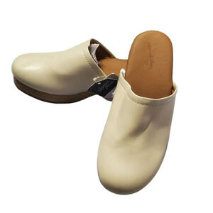 NWT Universal Thread Women's Magnolia Heels Wedges Memory Foam Clogs 6